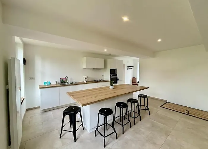 Semesterbostad Des 6 Tilleuls Bomy